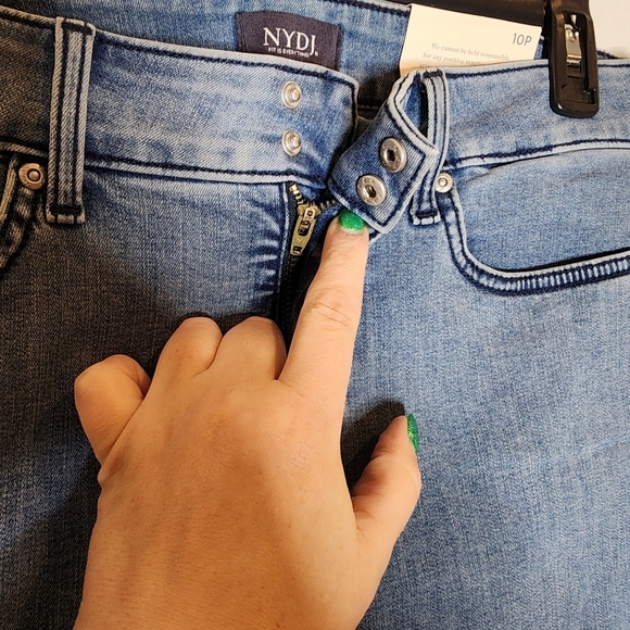 NWT NYDJ Strech Denim Capris. Women's size 10P. Lift and tuck. - Picture 7 of 16